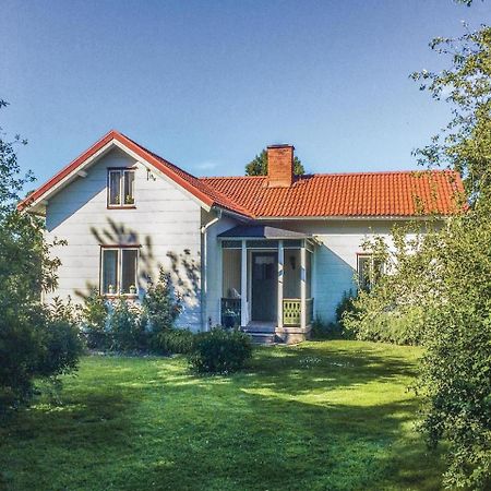 1 Bedroom Beautiful Home In Lidkoeping Sjovik  Екстер'єр фото