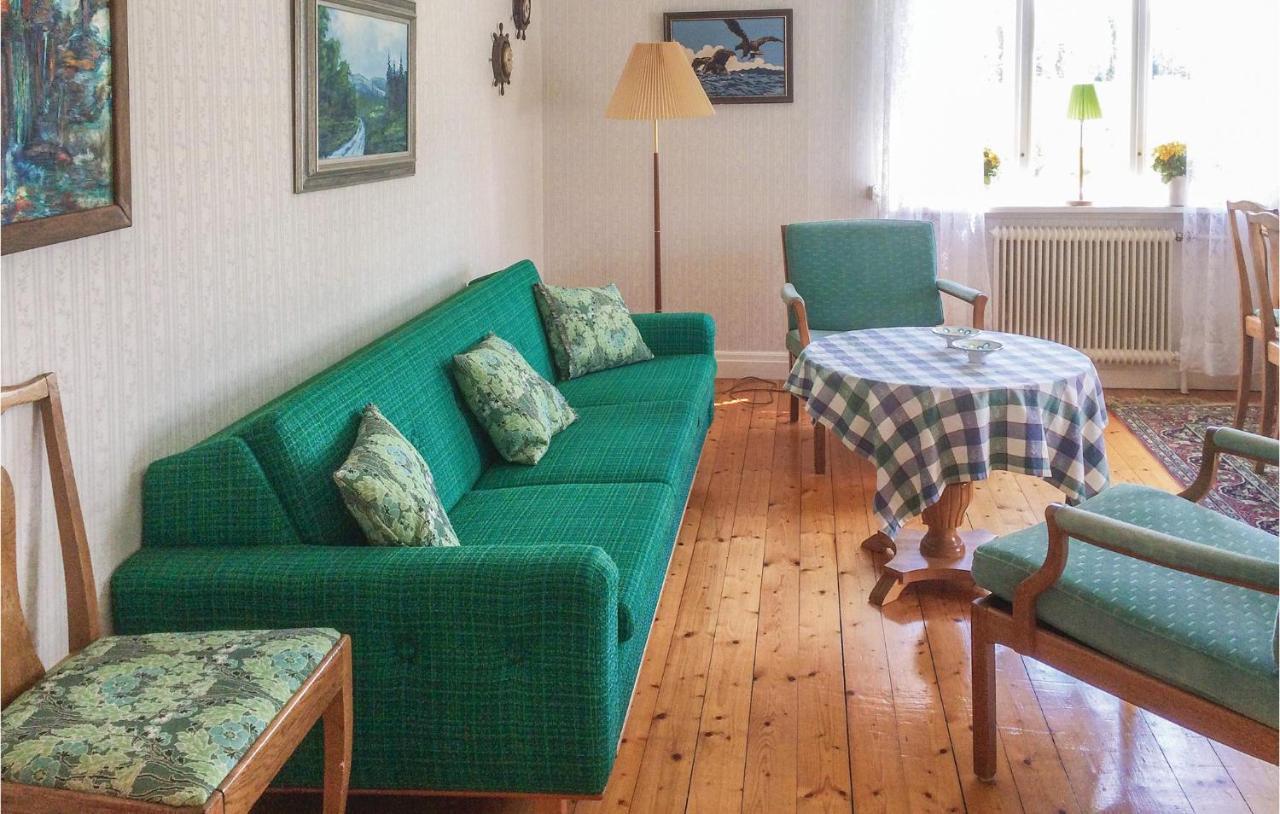 1 Bedroom Beautiful Home In Lidkoeping Sjovik  Екстер'єр фото