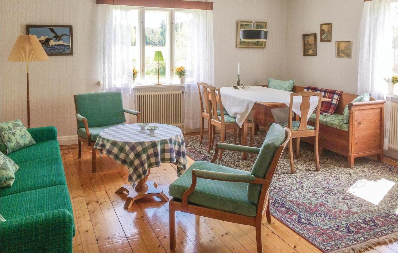 1 Bedroom Beautiful Home In Lidkoeping Sjovik  Екстер'єр фото
