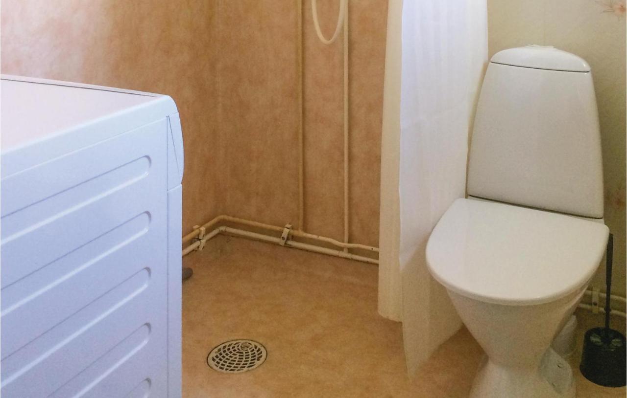 1 Bedroom Beautiful Home In Lidkoeping Sjovik  Екстер'єр фото