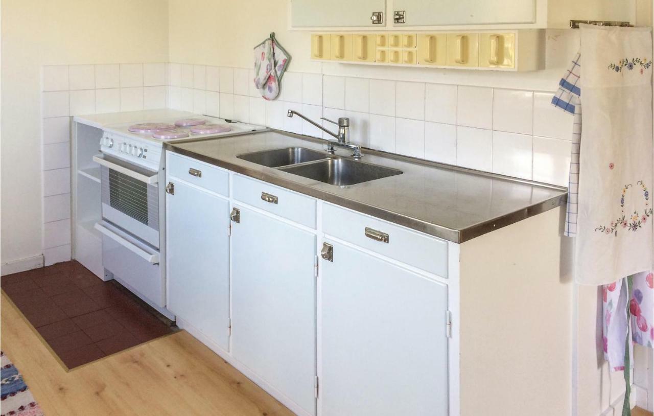 1 Bedroom Beautiful Home In Lidkoeping Sjovik  Екстер'єр фото